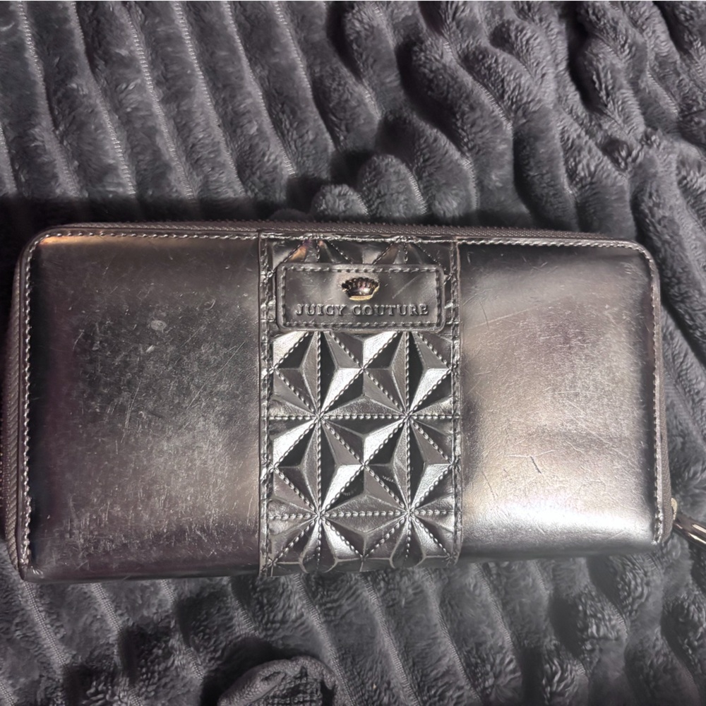 Juicy Couture Black Quilted Accent Zip Card Holder
